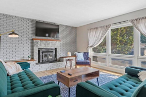 Roomy 5 Bed 3 Bath Fire Place Large Outdoor Space